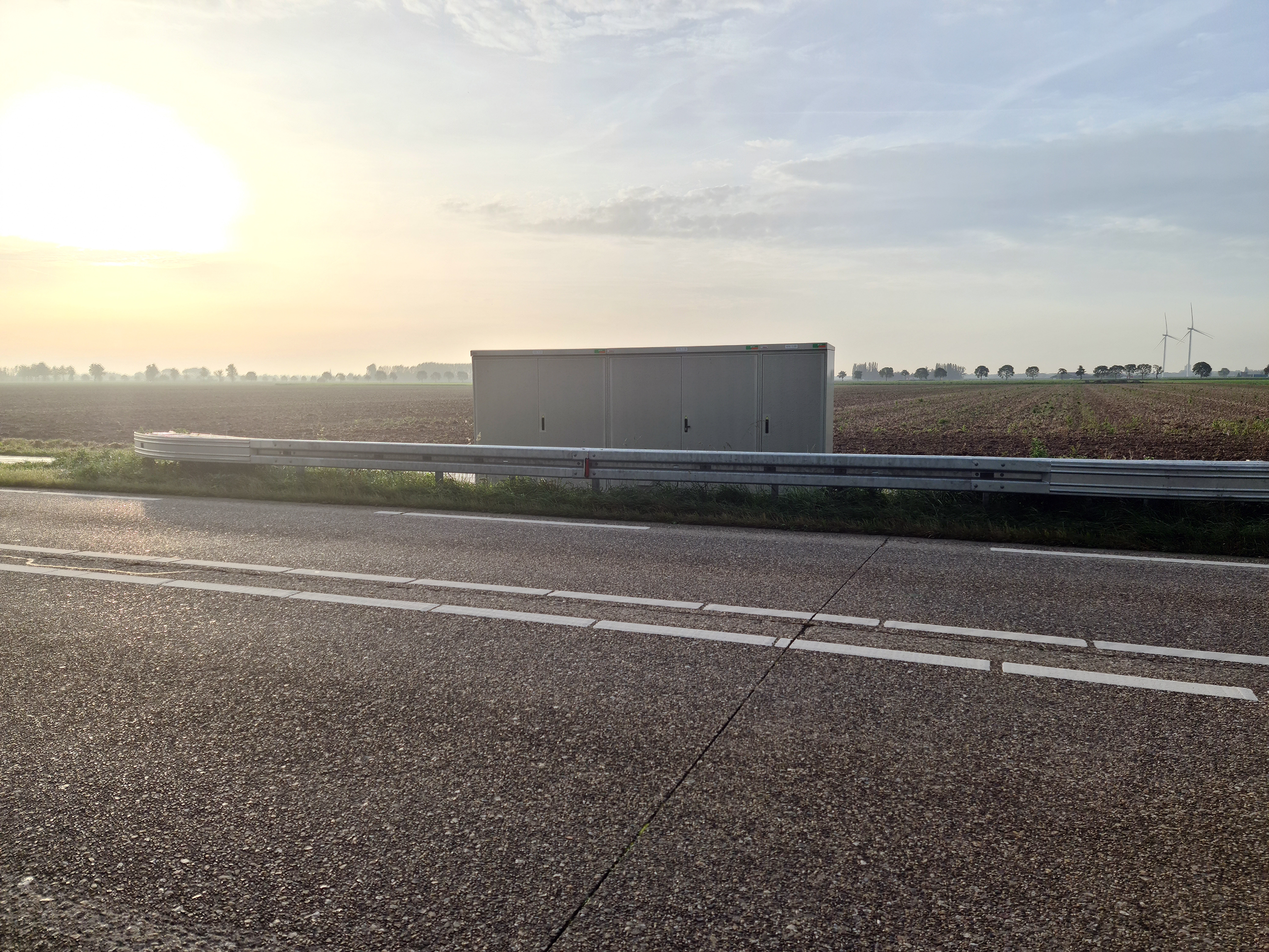 Maatwerk RVS buitenkast voor zonnefietspadinstallatie